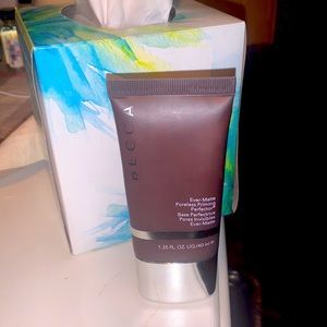 Ever-Matte Poreless priming perfector